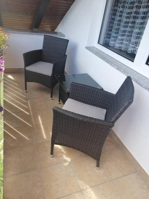 Moderne Ferienwohnung - Neu Renoviert - Ruhige Lage Waldachtal Exterior foto