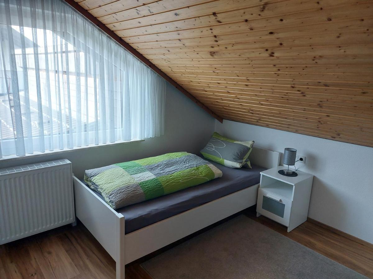 Moderne Ferienwohnung - Neu Renoviert - Ruhige Lage Waldachtal Exterior foto